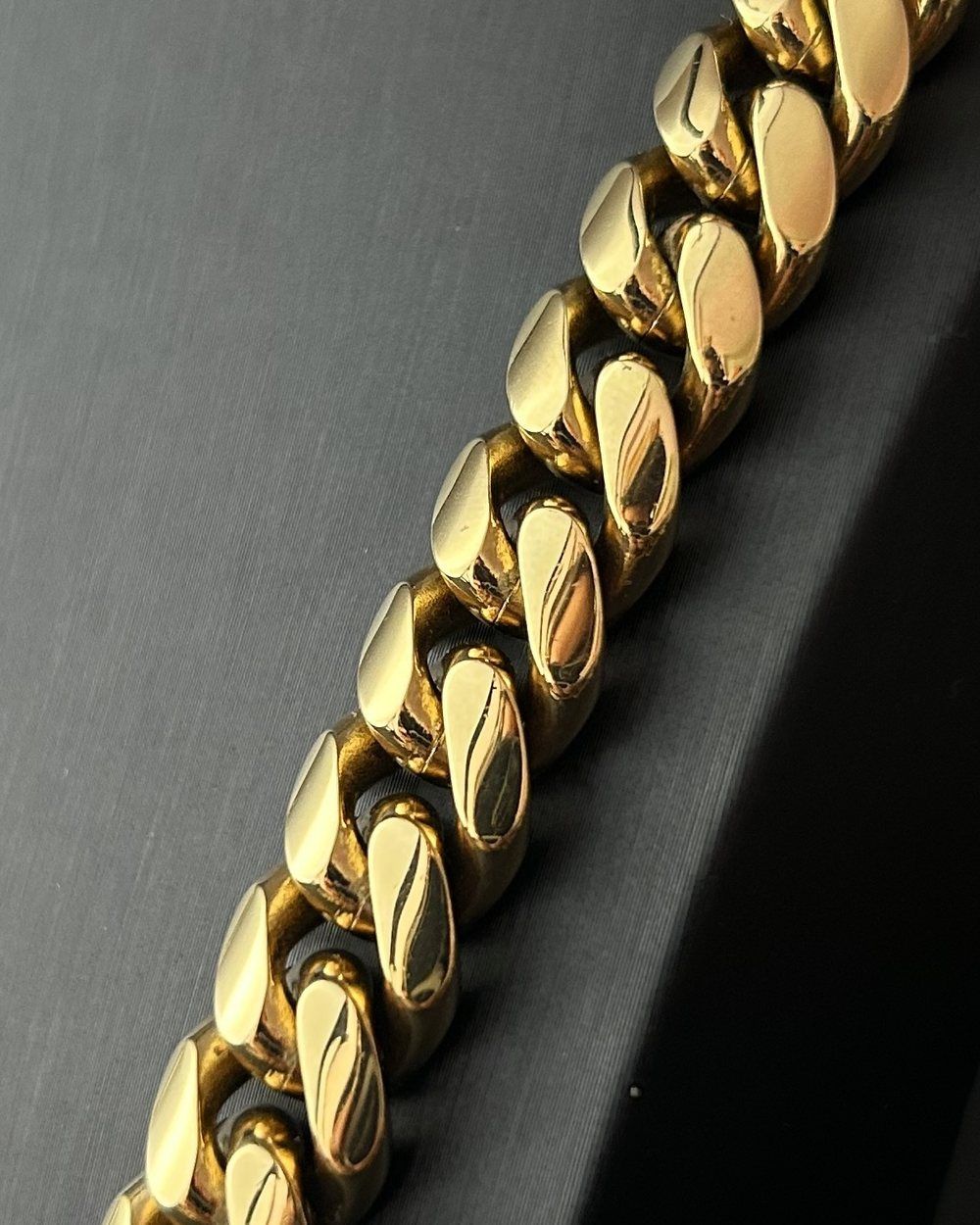The Cuban links close up, in PVD gold