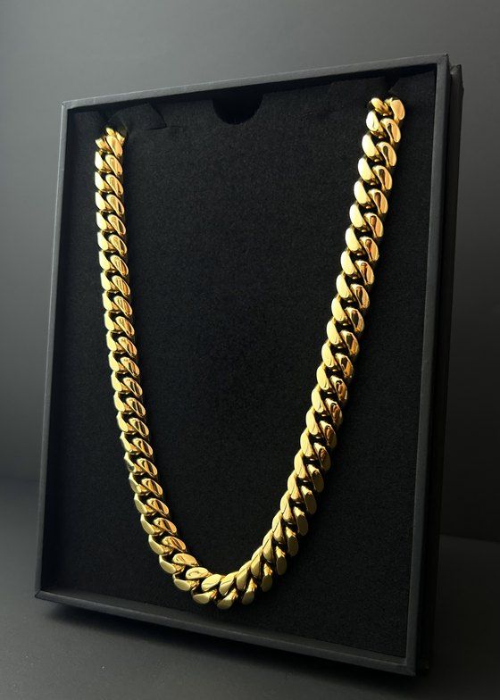 The 12mm Cuban link in its box