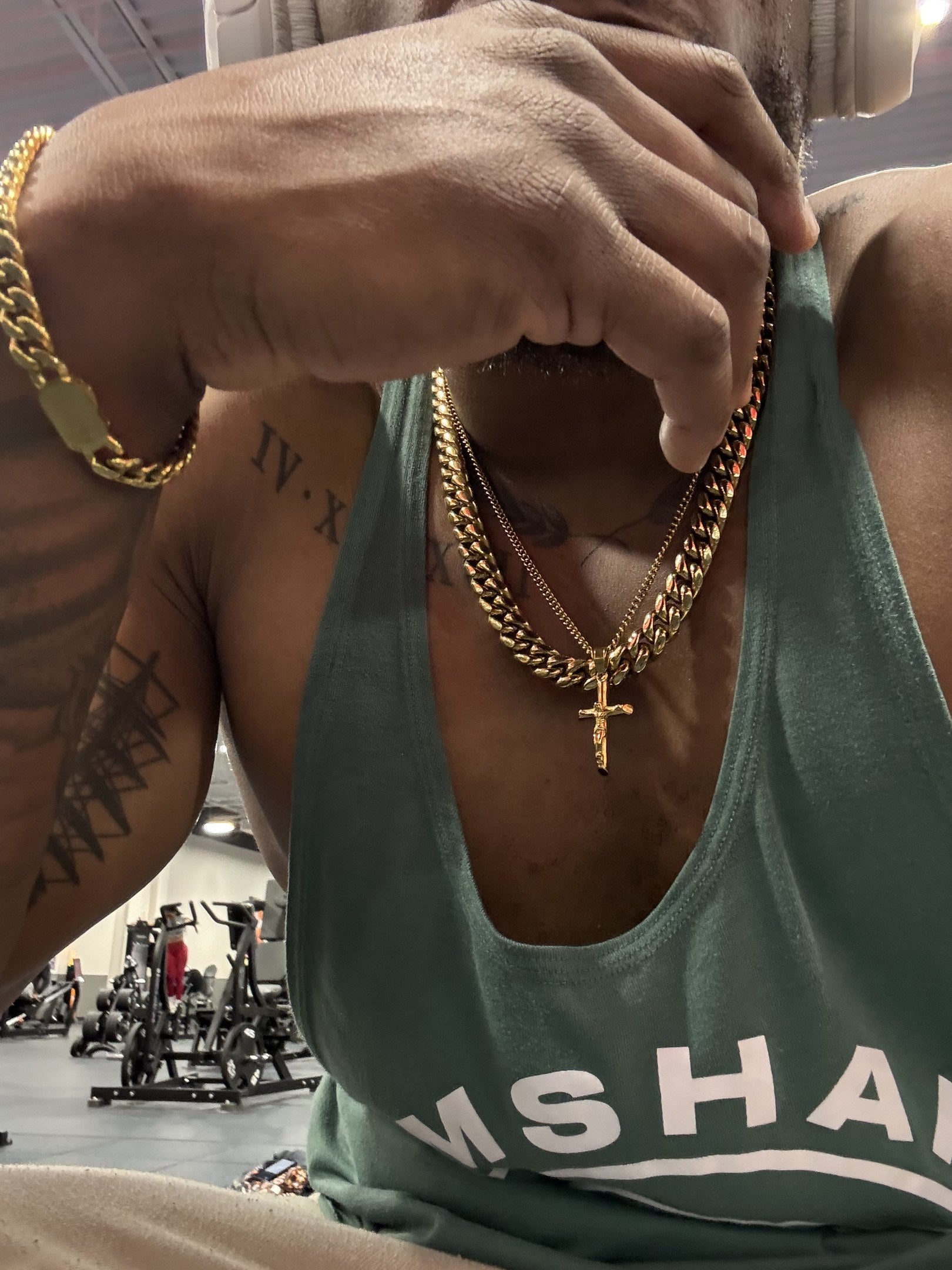 BALANZI The Classic — Cuban Link chain, bracelet, and crucifix in gold